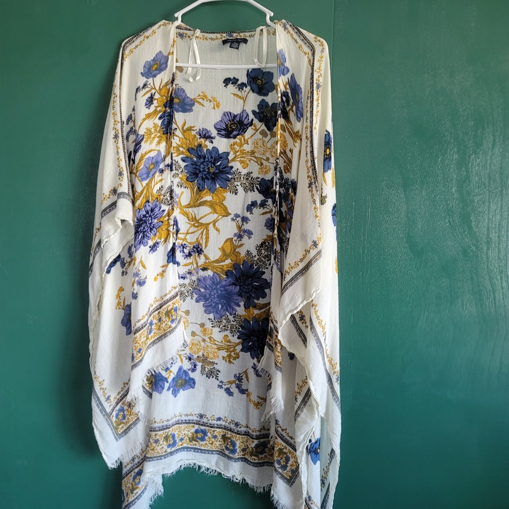 American Eagle Outfitters White Kimono Shrug Floral Boho Poncho OSFA